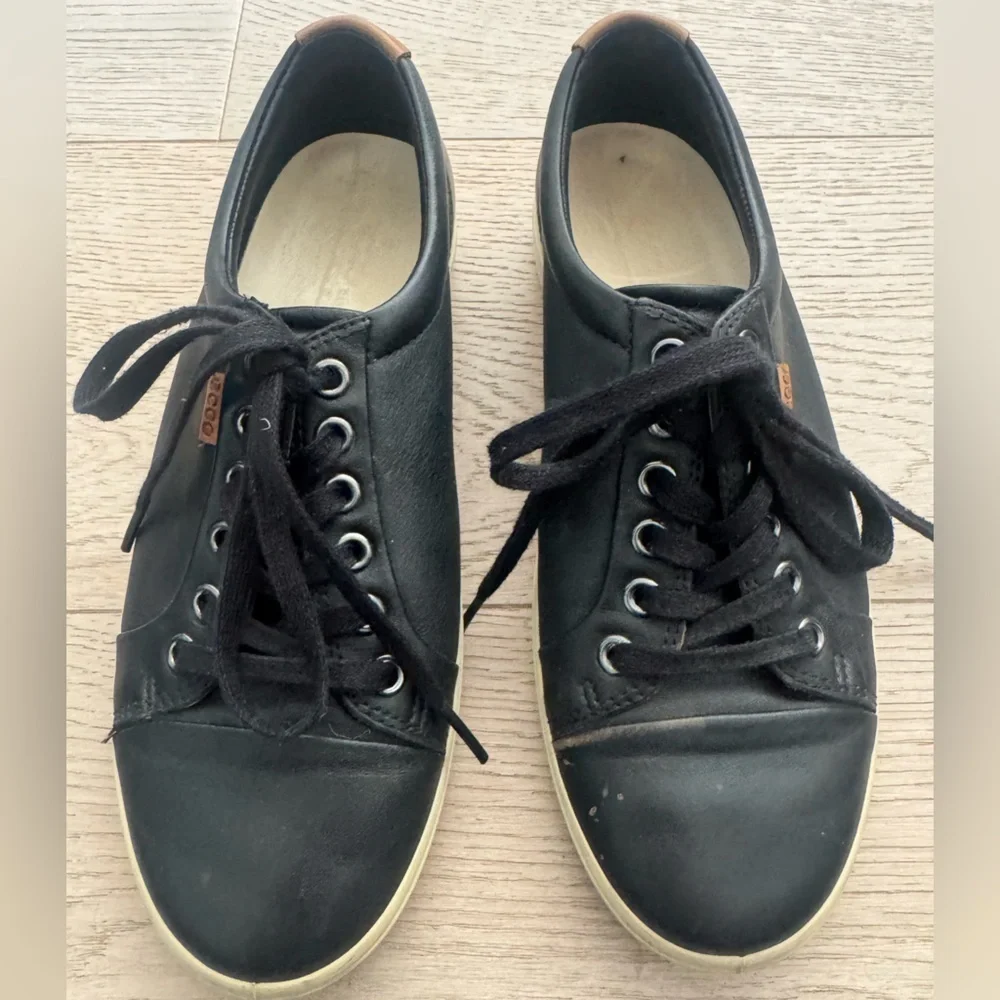ECCO WOMEN’S SOFT SNEAKER BLACK LEATHER Size 37